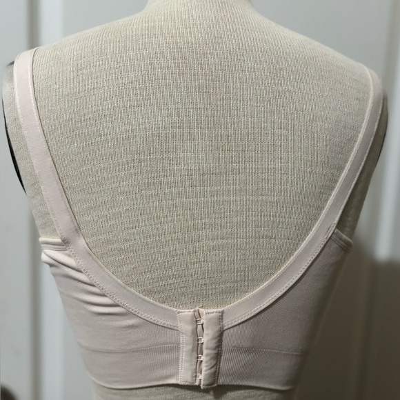 ILoveSia Black, Beige & Crème Sports Bra Clamping Adjustable Straps Bundle of 3 - Picture 8 of 10